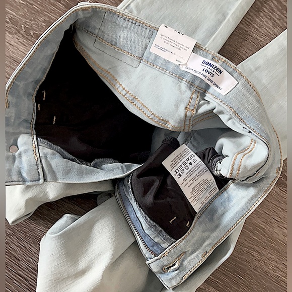 Denizen Levi’s, Women’s, Jeans, Ultra High-Rise, Super Skinny, Denim Jeans. - Picture 4 of 9